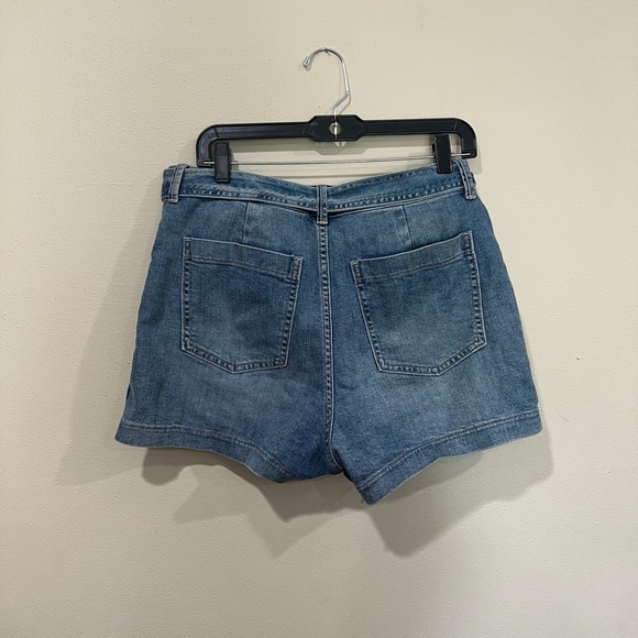 GAP Jean Shorts - Picture 2 of 5
